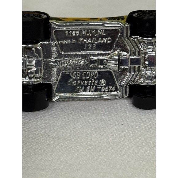 Hot Wheels '69 Corvette-Black w/Gold Graphic Flames-Muscle Car 2010 Collection - Picture 6 of 13